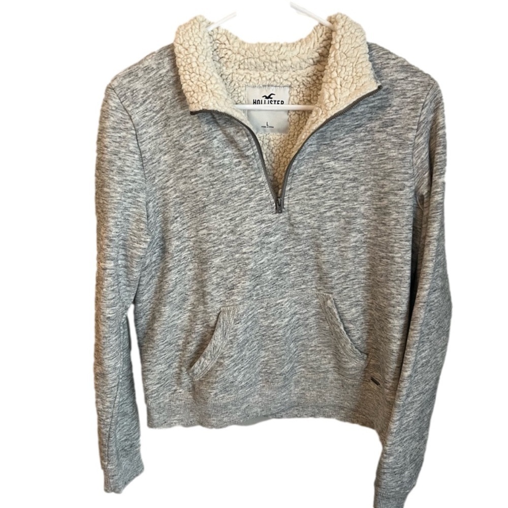 Women’s Hollister pullover, super cute